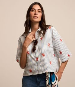Camisa em Viscose Listrada com Caranguejos Bordados
