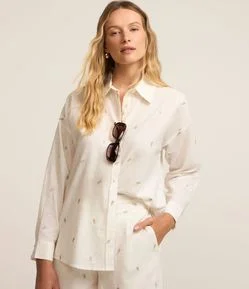 Camisa em Tricoline com Coqueiros Bordados de Fio Metalizado