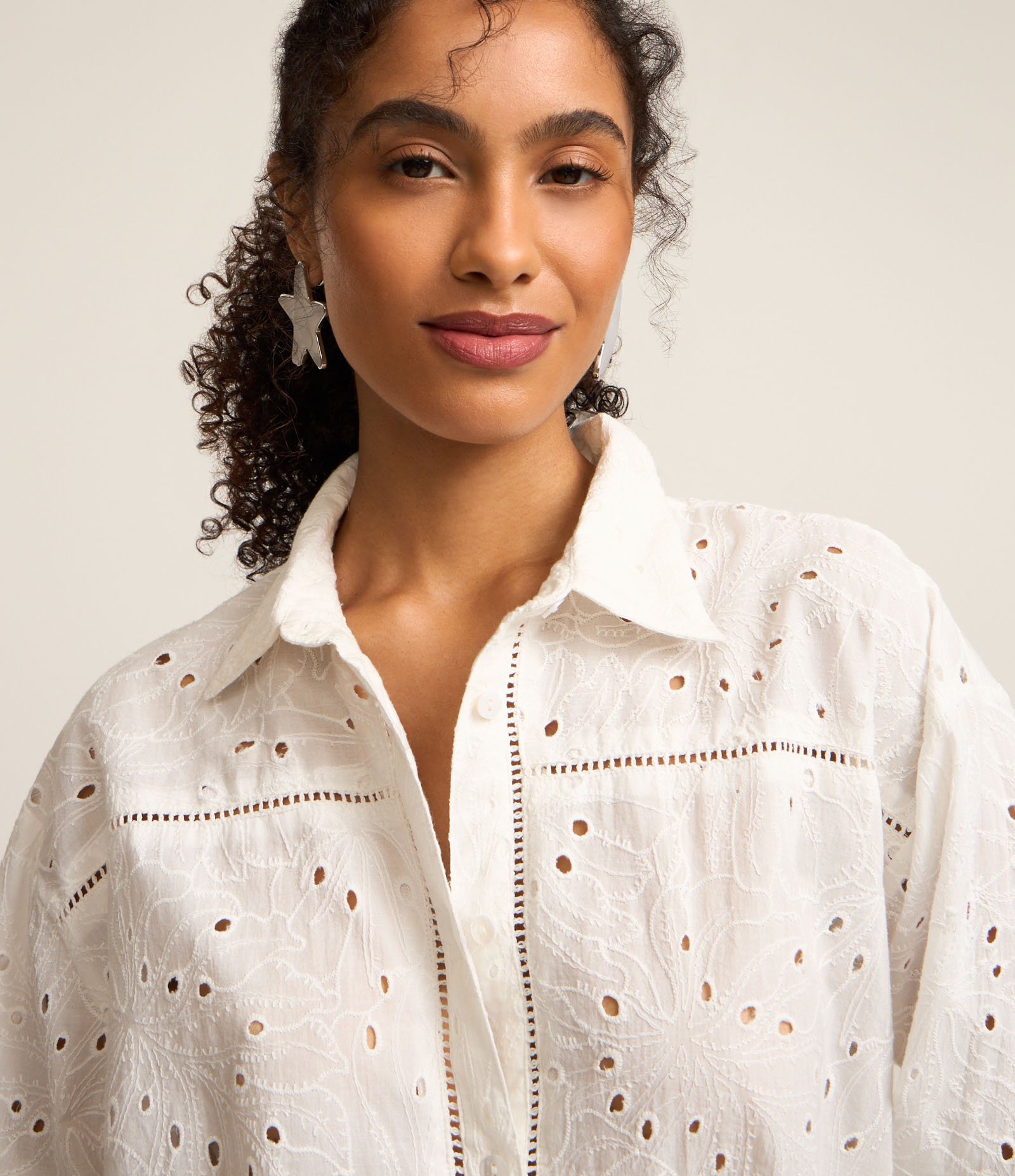 Camisa em Laise com Abotoamento e Detalhes de Entremeios Branco Neve 3