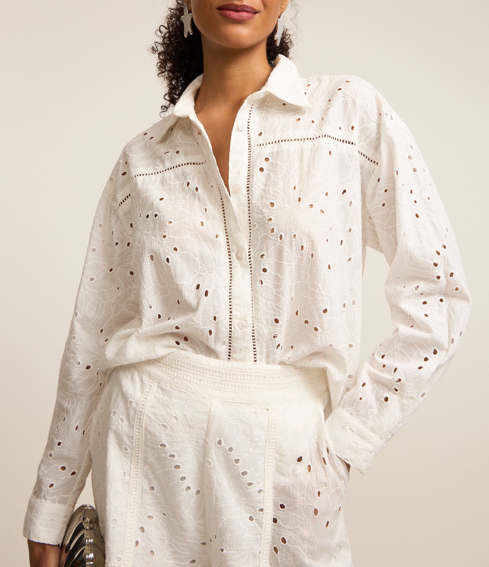 Camisa em Laise com Abotoamento e Detalhes de Entremeios Branco Neve 5