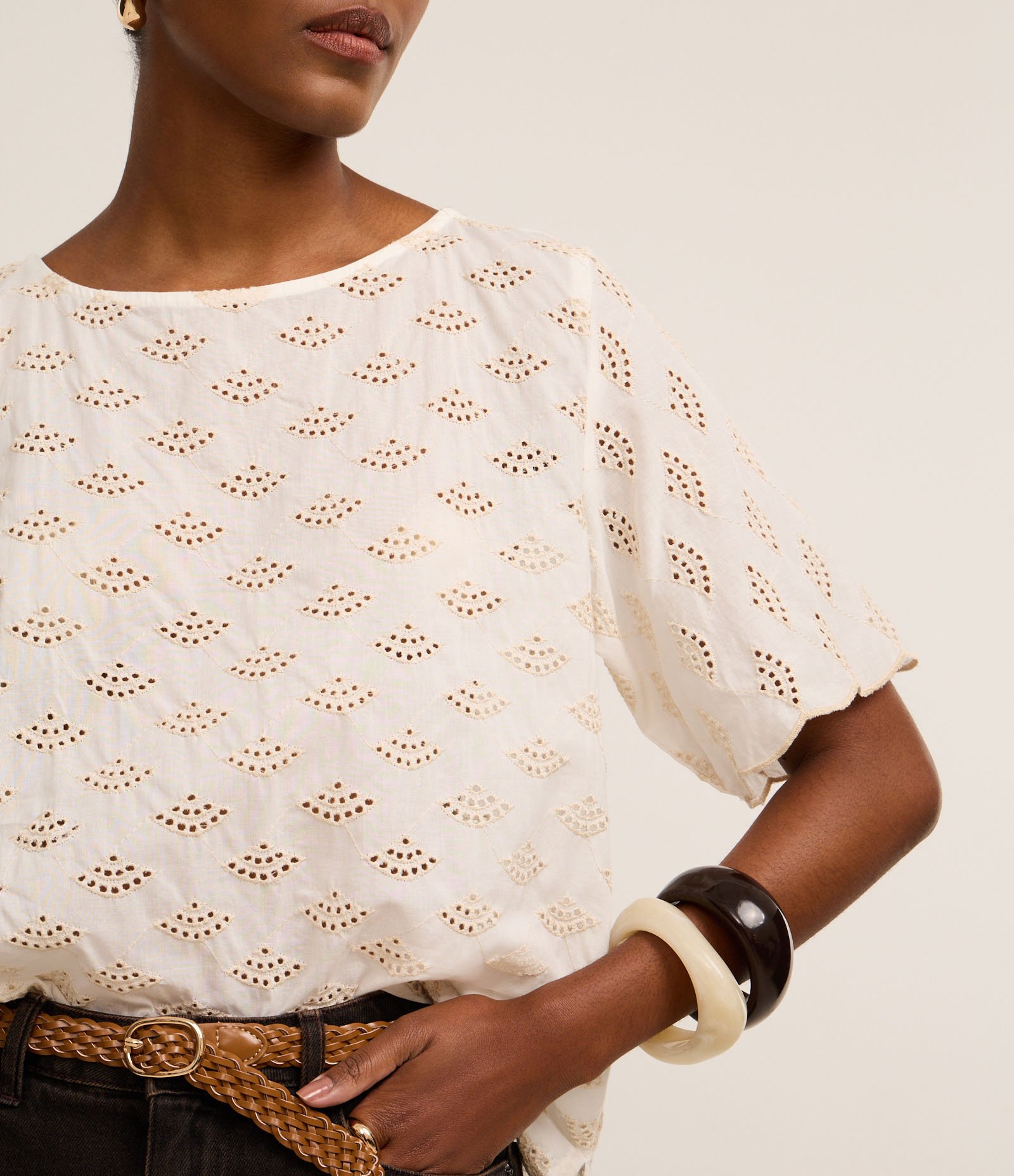 Blusa em Laise com Bordados Vazados de Leques Off White 3