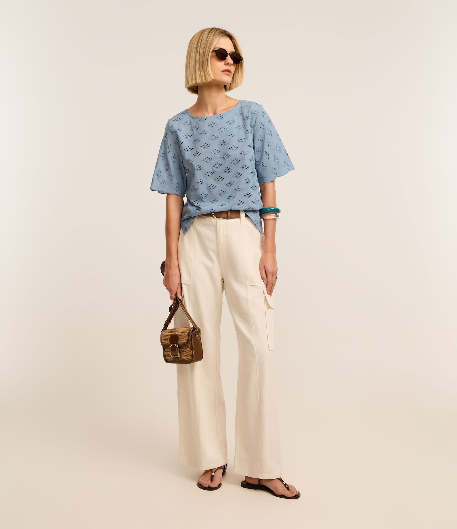 Blusa em Laise com Bordados Vazados de Leques Azul 2