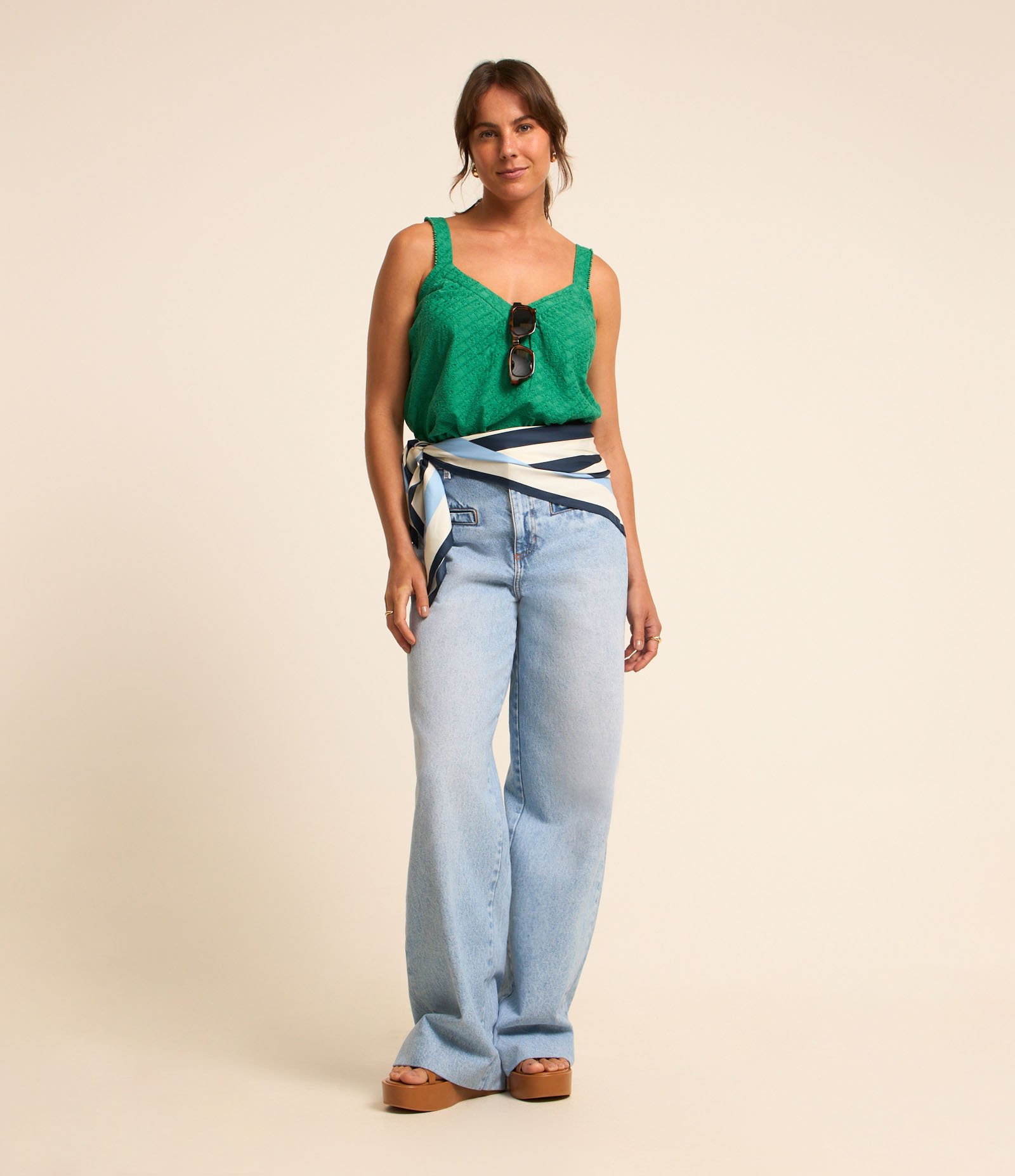 Blusa Curta em Laise com Miçangas nas Alças Verde 2