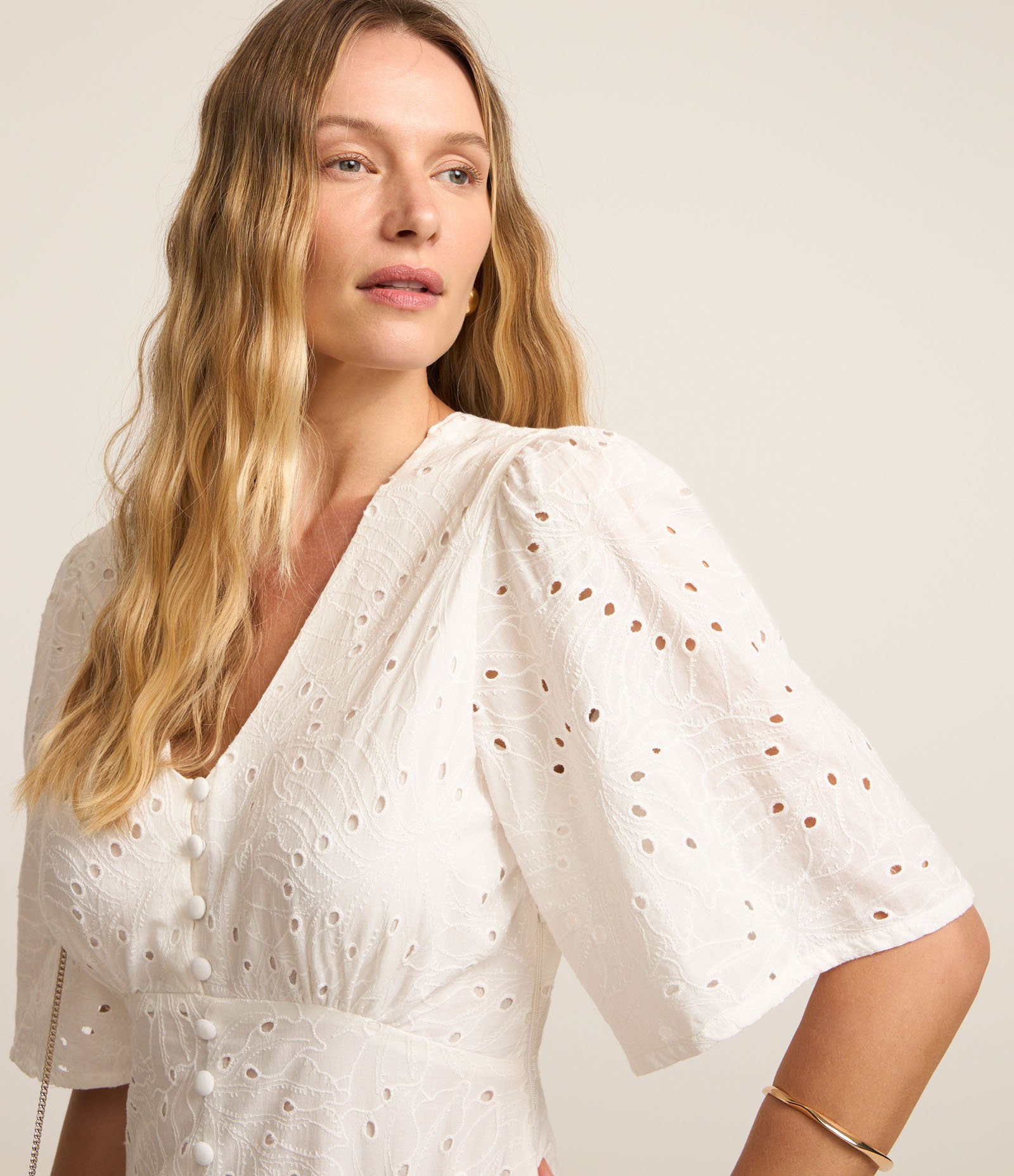 Vestido Evasê Midi em Laise com Abotoamento 3