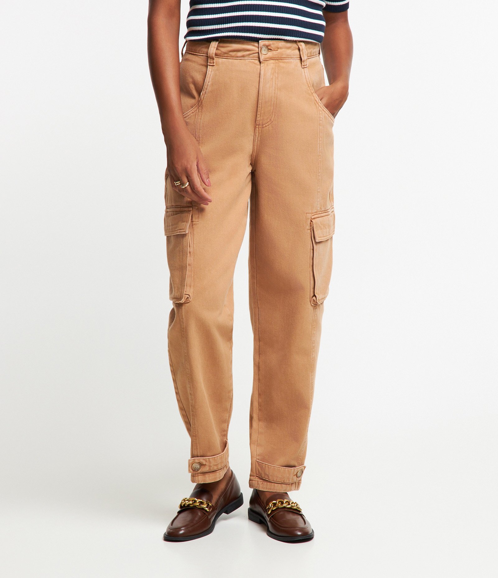 Calça Cargo em Sarja com Detalhe de Abotoamento na Barra Marrom Caramelo 2