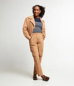 Calça Cargo em Sarja com Detalhe de Abotoamento na Barra