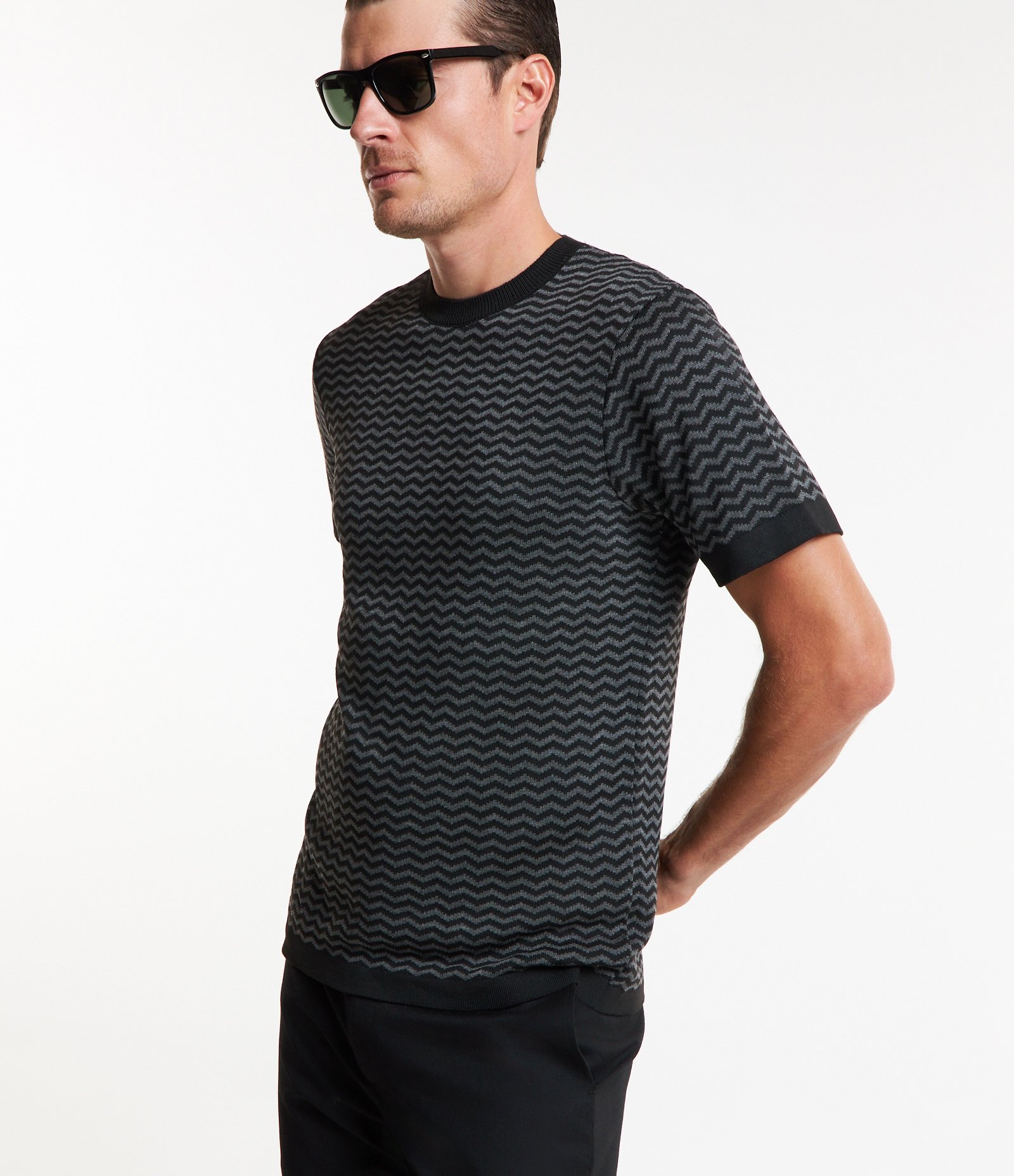 Camiseta com Textura e Estampa Zig Zag Preto/ Cinza 1