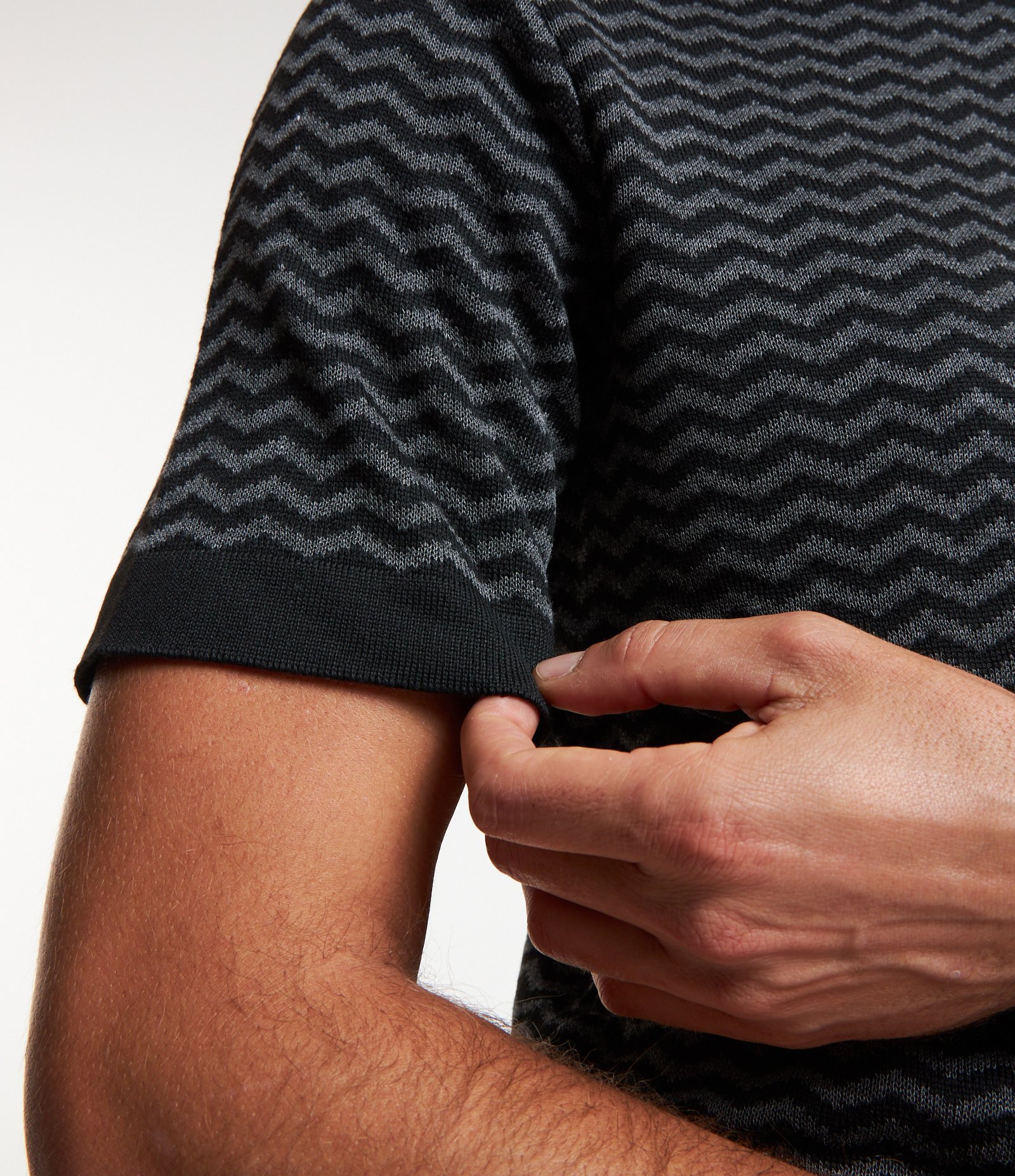 Camiseta com Textura e Estampa Zig Zag Preto/ Cinza 4
