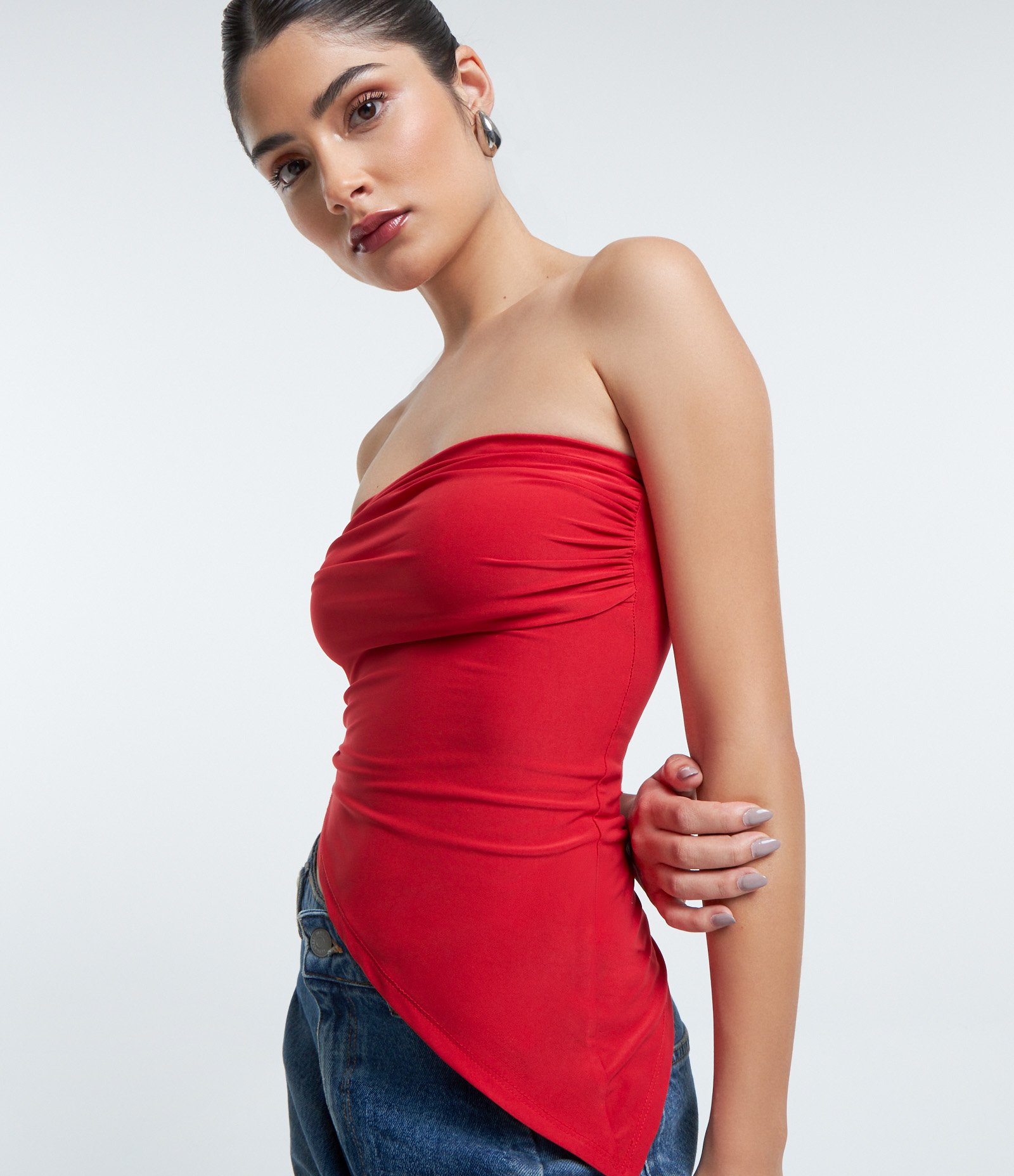 Blusa em Meia Malha Tomara que Caia com Barra Assimétrica Vermelho 4