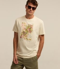 Camiseta em Algodão com Estampa Quadro Flowers