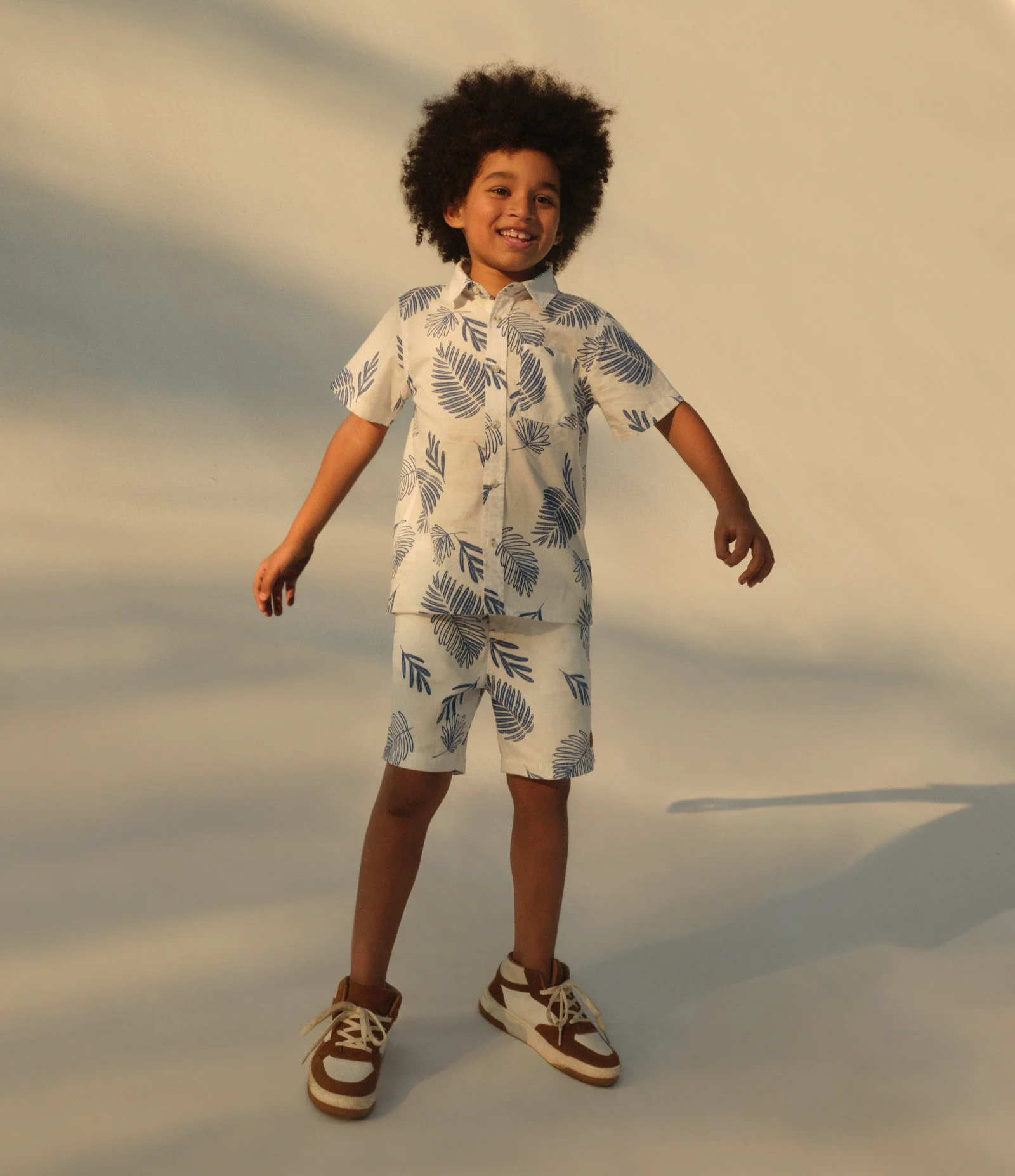 Bermuda Infantil em Sarja com Estampa de Folhagens - Tam 1 a 4 Anos Branco 1