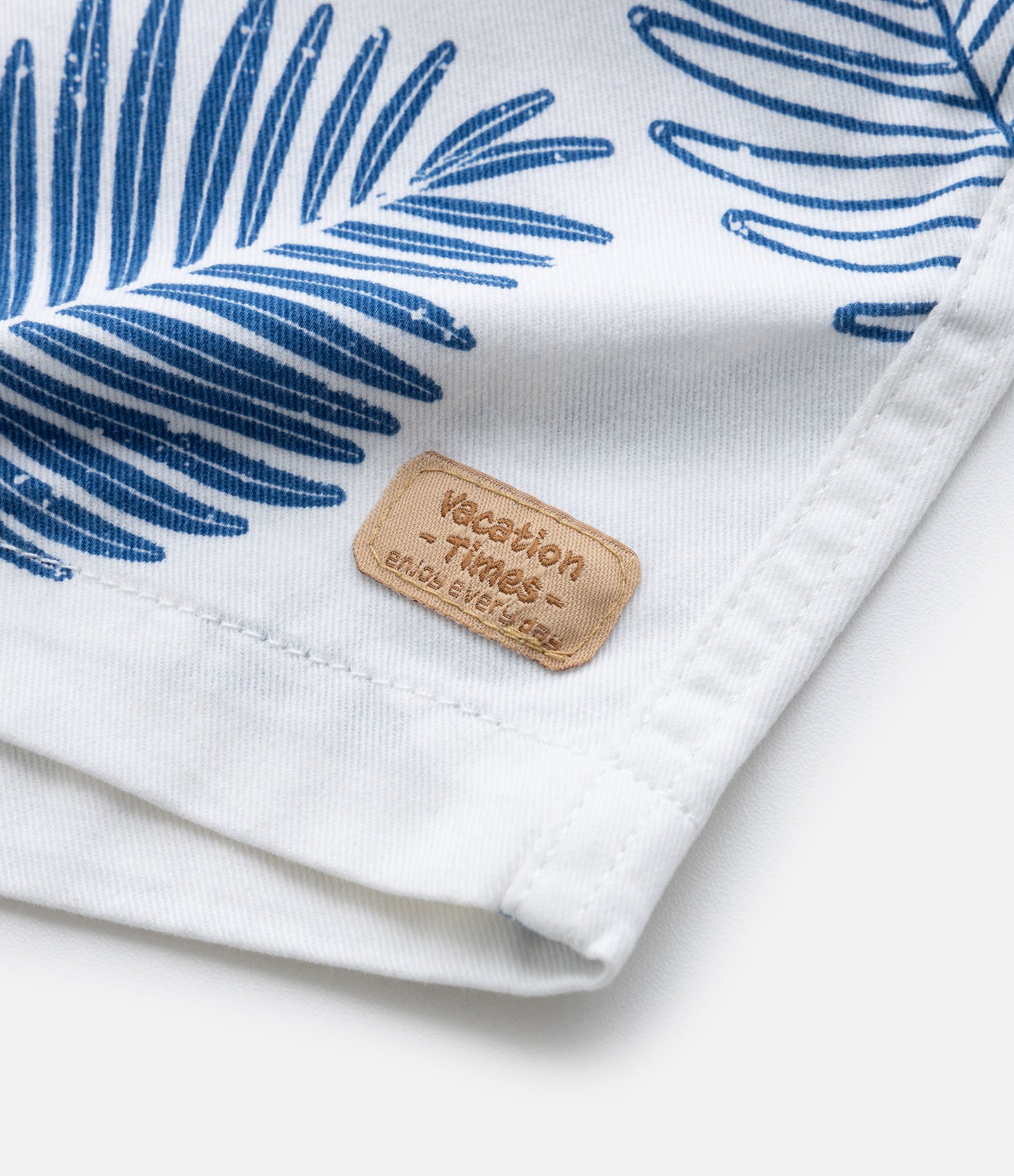 Bermuda Infantil em Sarja com Estampa de Folhagens - Tam 1 a 4 Anos Branco 7