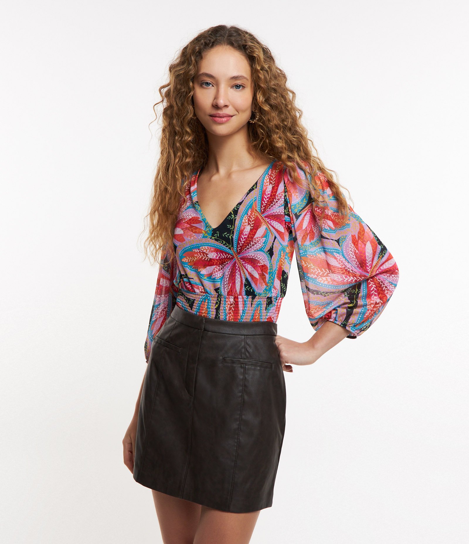 Blusa em Tule com Lastex e Estampa Borboleta Multicores 1