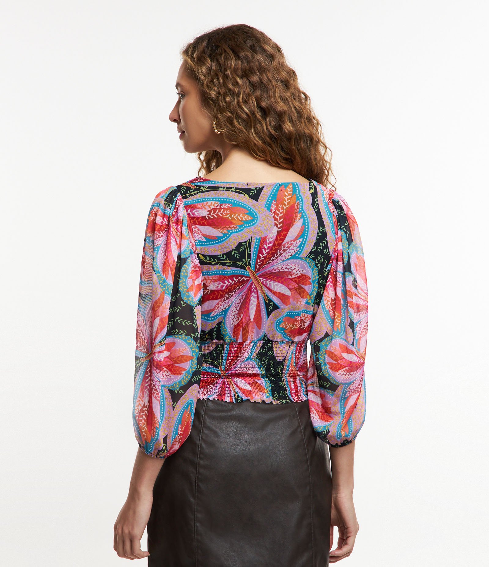 Blusa em Tule com Lastex e Estampa Borboleta Multicores 3