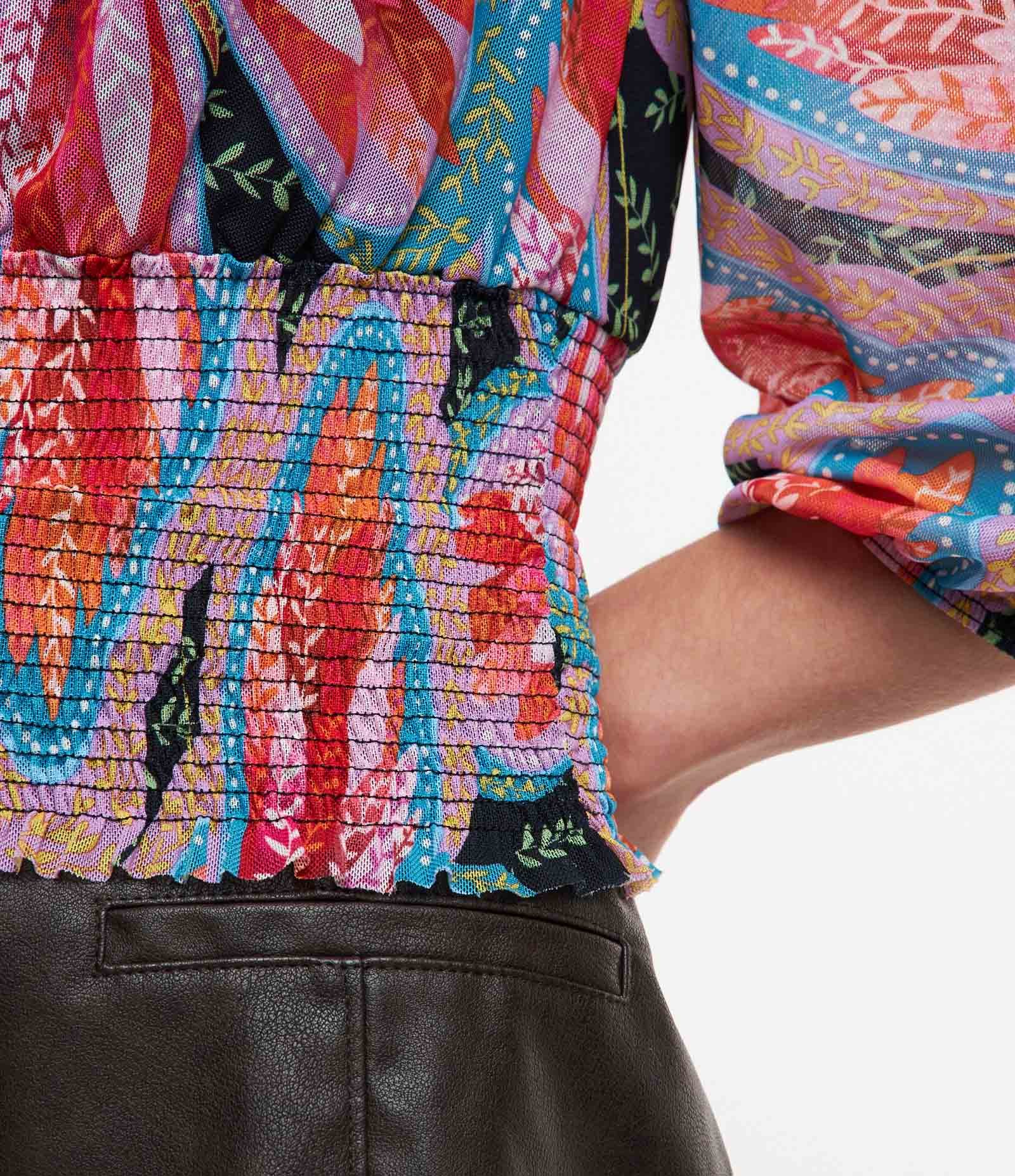 Blusa em Tule com Lastex e Estampa Borboleta Multicores 6