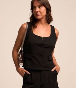 Colete em Crepe com Decote Quadrado e Botões