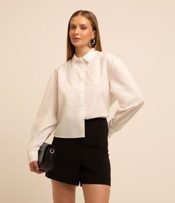 Camisa em Tricoline com Pedrarias Brilhantes