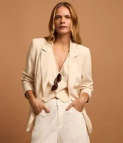 Blazer em Alfaiataria com Lapela e Fechamento por Botão