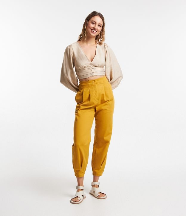 Blusa Manga Longa em Viscose com Botões e Franzidos