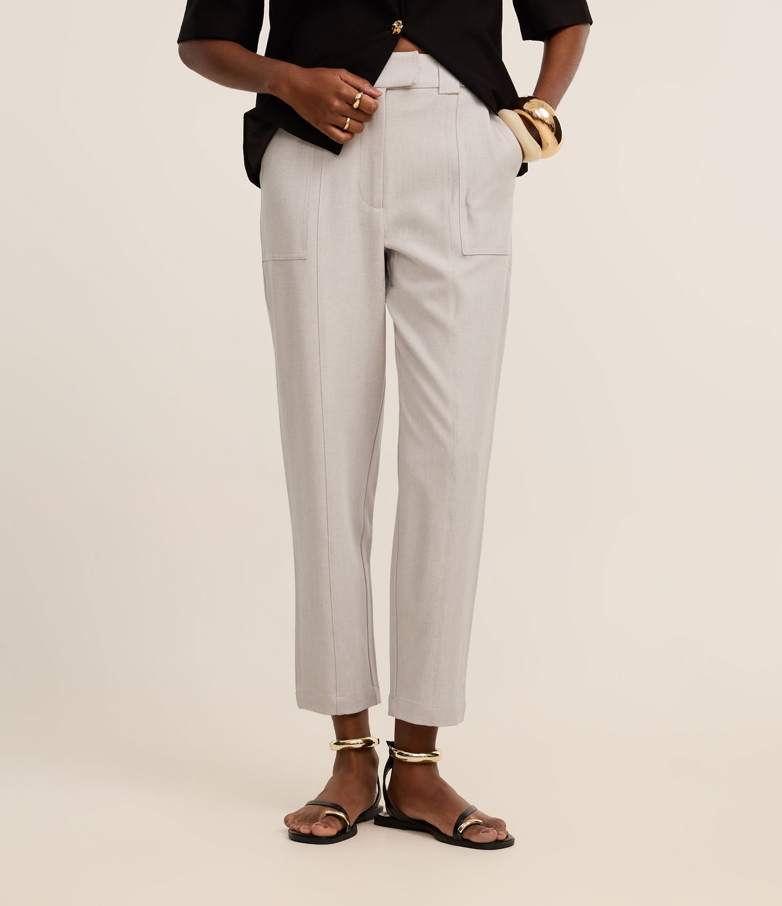 Calça Cenoura Alfaiatada Cintura Alta com Recorte Pespontado Cinza 3