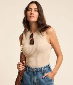 Blusa sem Manga em Viscose com Detalhe Vazado e Textura Canelada