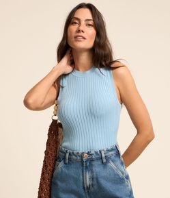 Blusa sem Manga em Viscose com Detalhe Vazado e Textura Canelada