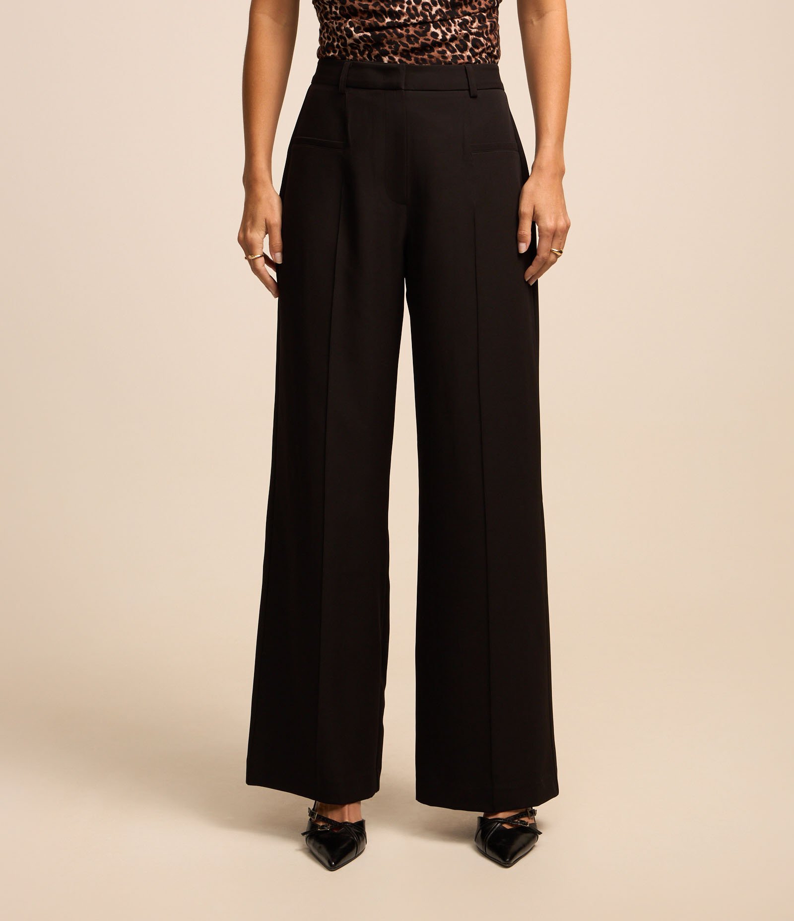 Calça Reta Alfaiatada Cintura Alta com Frisos Preto 3