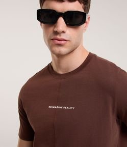 Camiseta em Algodão com Detalhe de Recortes