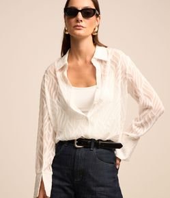Camisa com Textura Jacquard e Leve Transparência