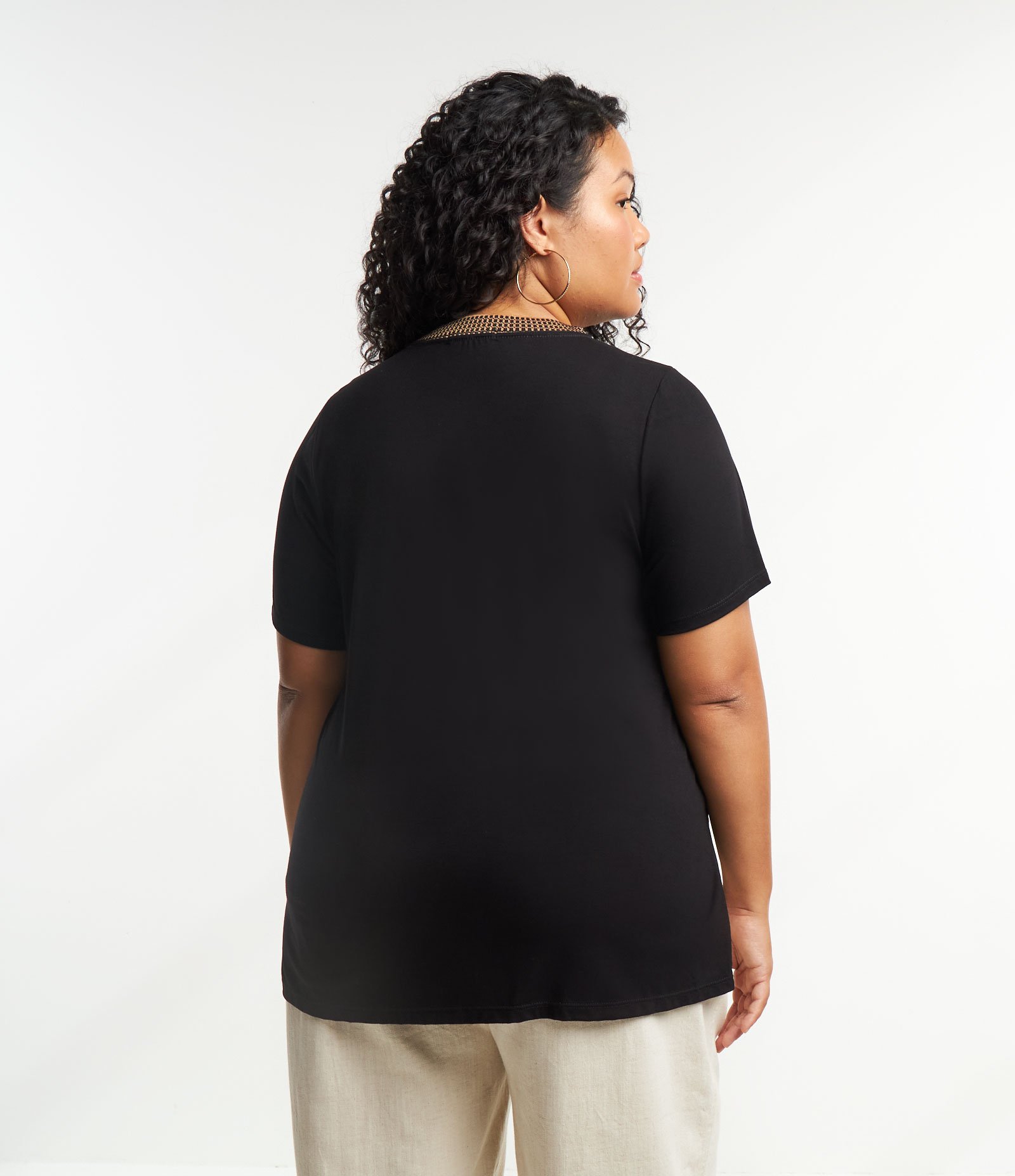 Blusa em Viscocrepe com Gola de Tricô Curve & Plus Size Preto 3