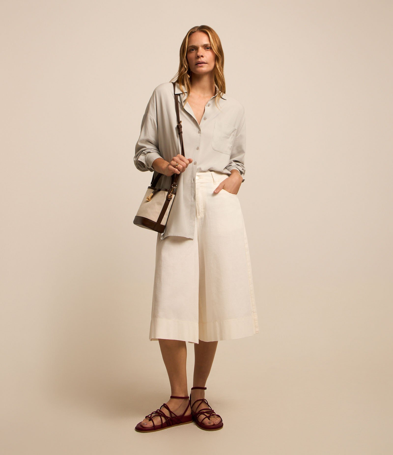 Camisa Alongada em Viscolinho com Abotoamento Cinza 2