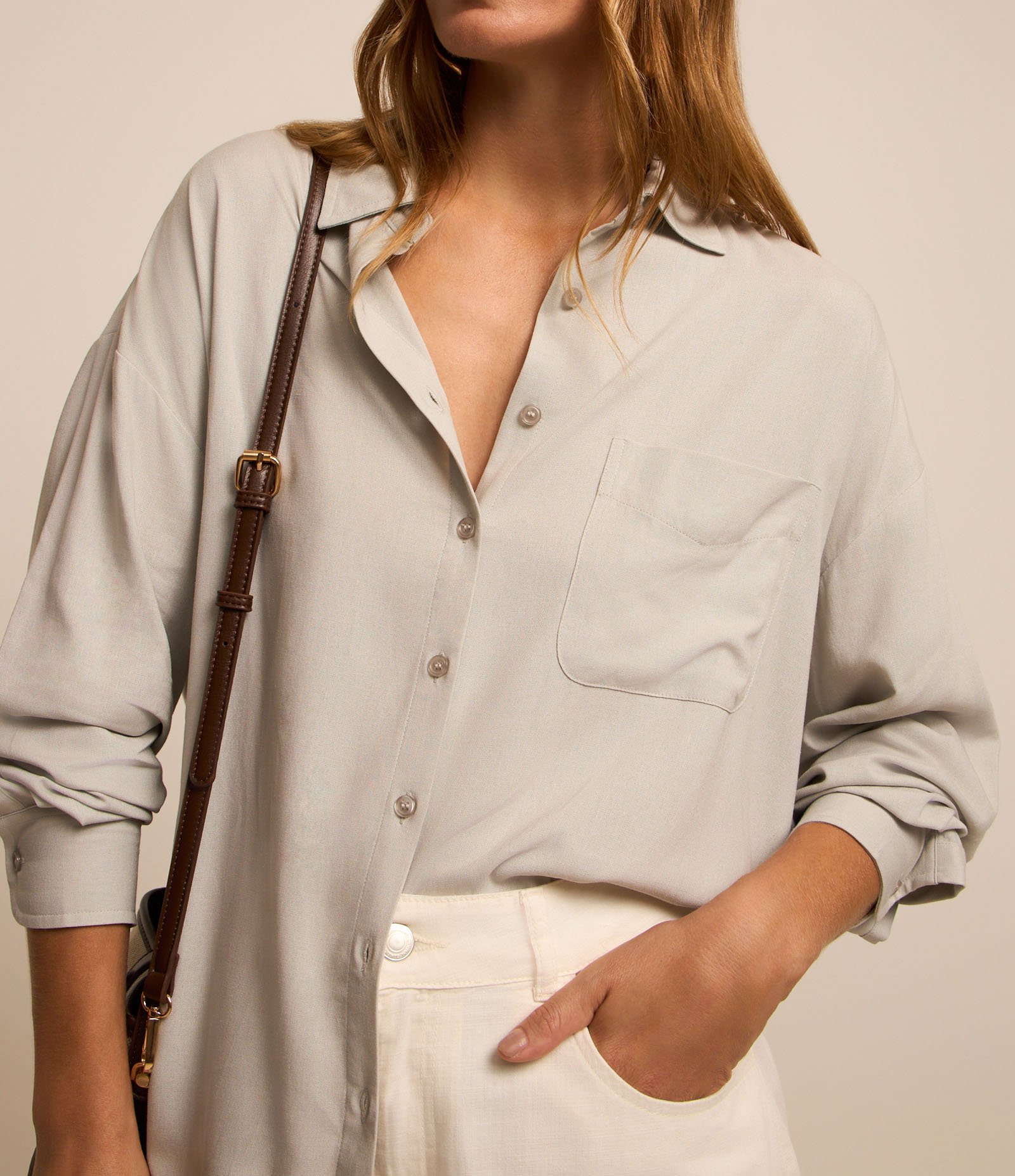 Camisa Alongada em Viscolinho com Abotoamento Cinza 4