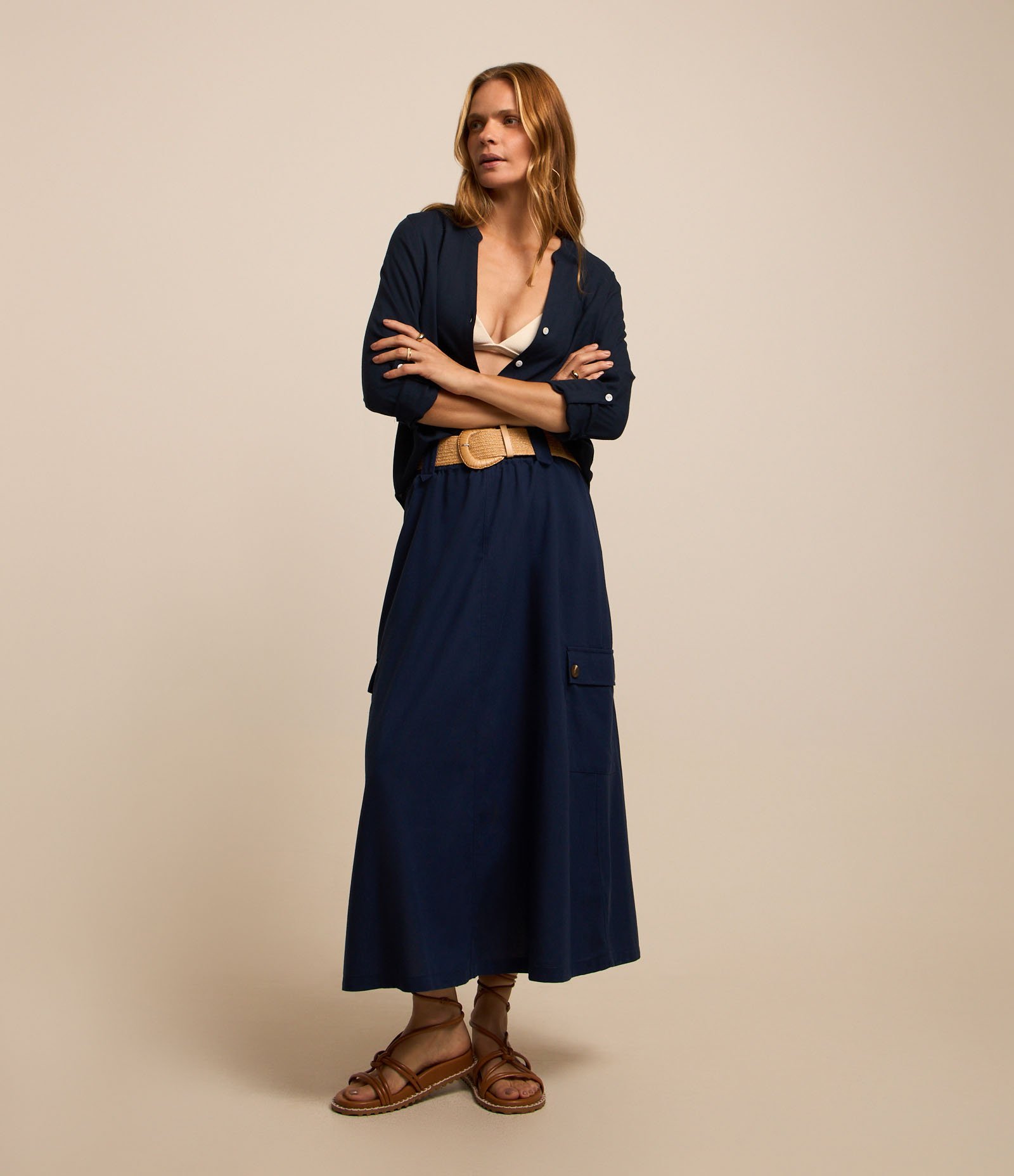 Saia Midi em Viscolinho Com Cinto de Ráfia e Bolsos Cargos Azul 1