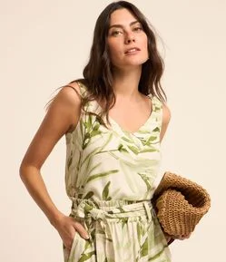 Blusa Sem Manga em Viscolinho com Folhagens Estampadas