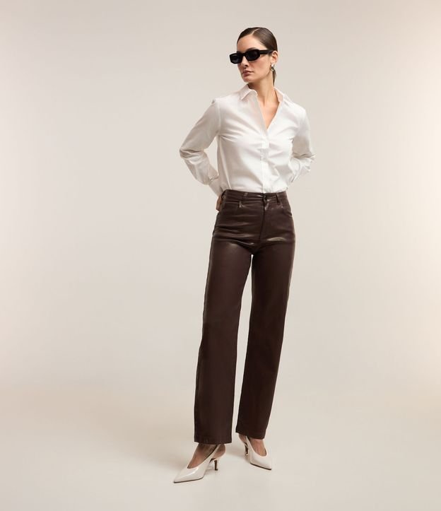 Calça Wide Leg Cintura Alta em Jeans Resinado com Bolsos