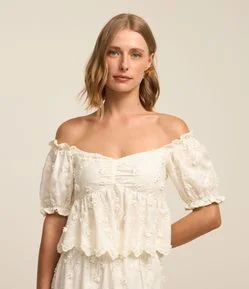 Blusa em Tricoline com Franzido no Busto e Flores 3D