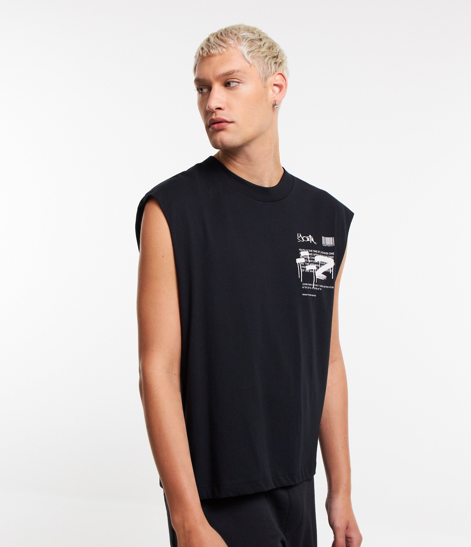 Regata Boxy em Algodão e Silk no Peito Preto 1