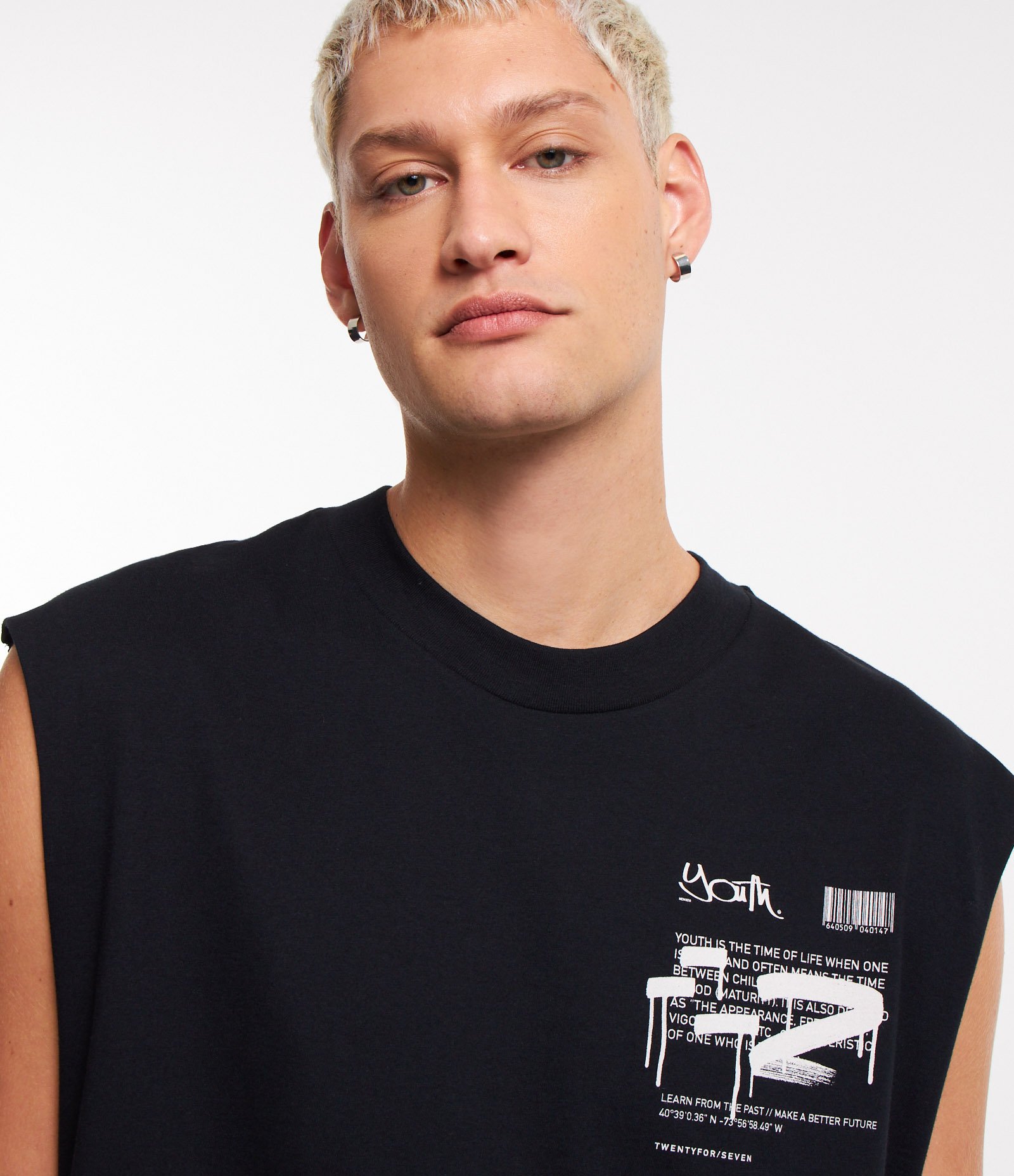 Regata Boxy em Algodão e Silk no Peito Preto 4