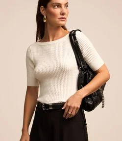 Blusa em Viscose com Recorte Oval nas Costas e Textura Canelada