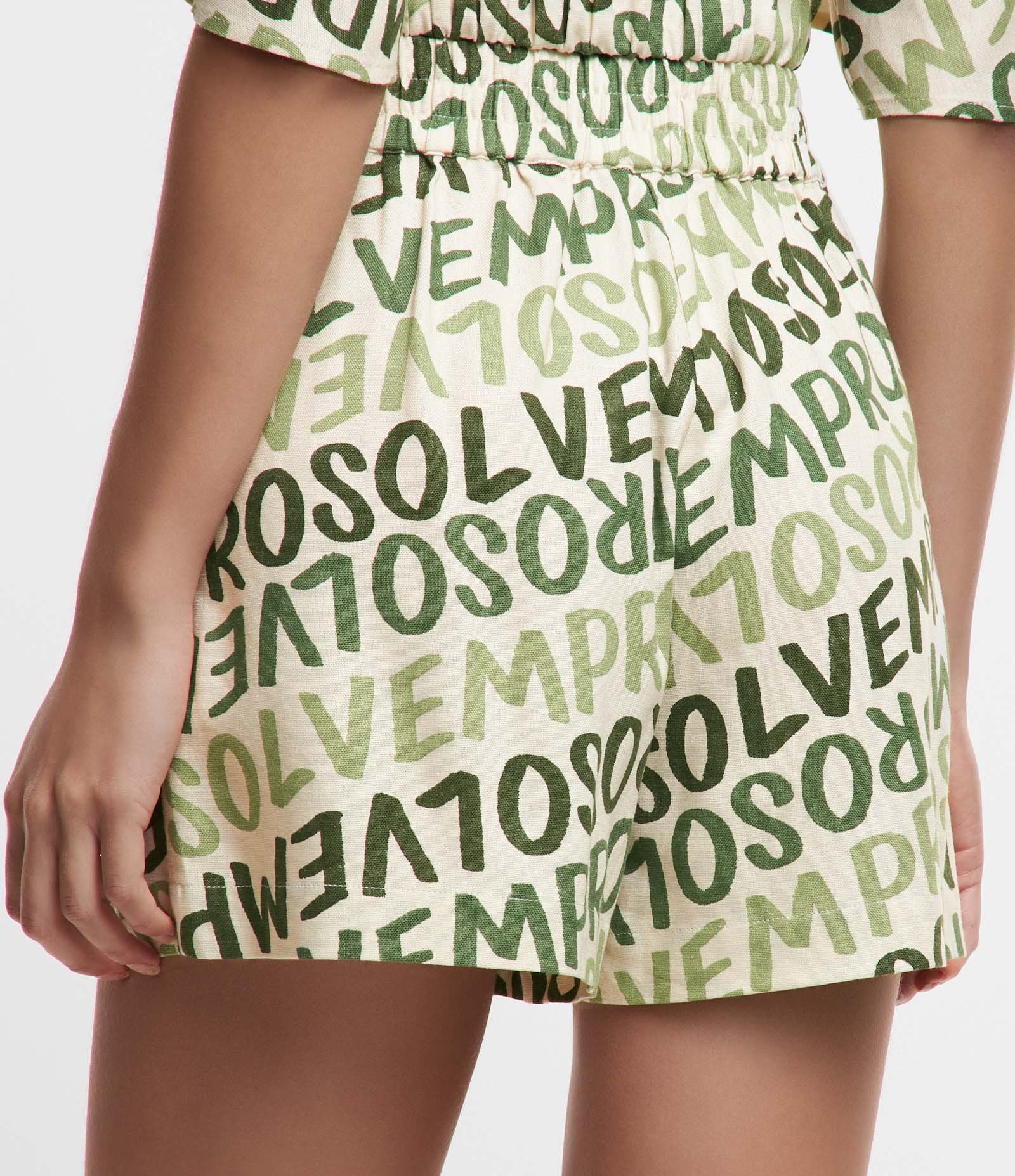 Short Curto em Viscose e Linho com Estampa em Lettering e Bolsos Aplicados Bege 3