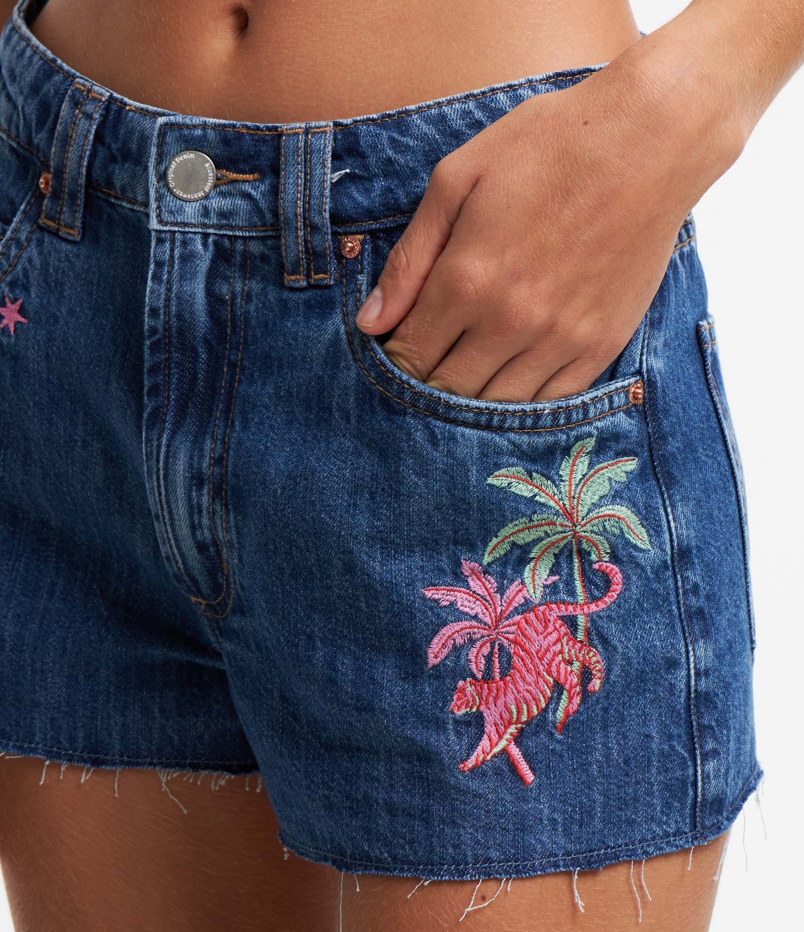 Short Cintura Alta em Jeans com Bordado Amor Tropical Azul 4