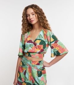 Blusa Cropped em Viscose e Linho com Estampa Folhagem