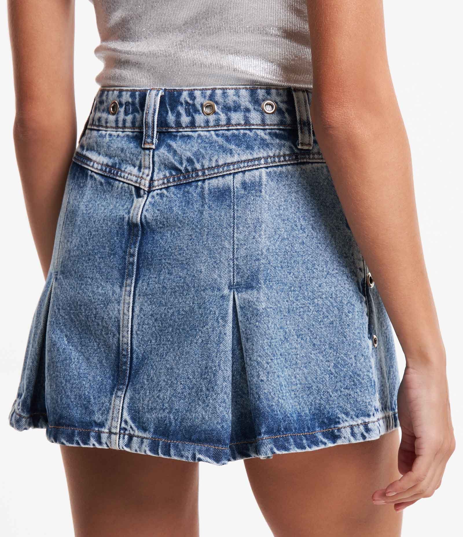 Saia Curta em Jeans com Pregas e Ilhoses Azul 3