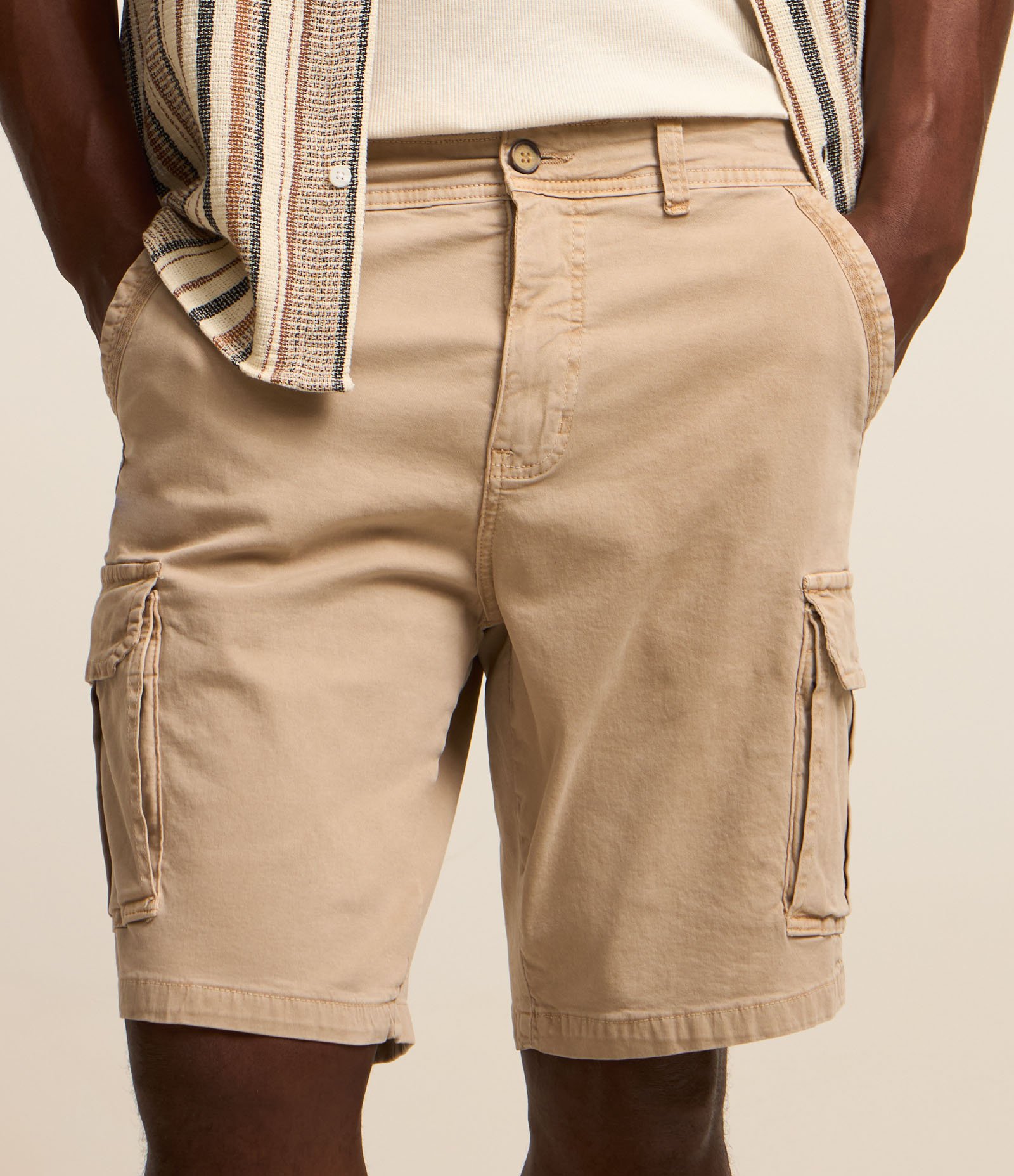 Bermuda Cargo em Sarja Lavada com Elastano e Detalhes de Cadarço 3