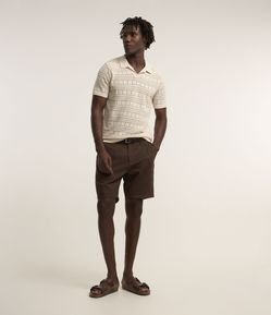 Bermuda Básica em Sarja com Passantes e Bolsos