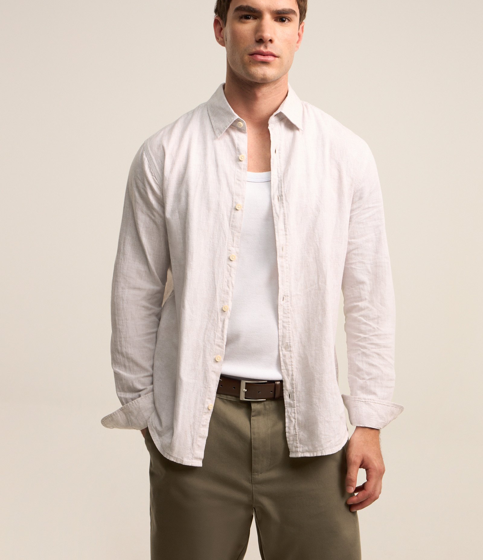 Bermuda Básica em Sarja com Passantes e Bolsos Verde Oliva 4