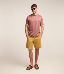 Bermuda Básica em Sarja com Passantes e Bolsos