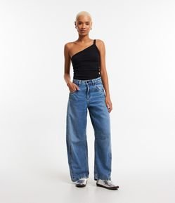 Calça Barrel em Jeans com Bolsos e Recortes
