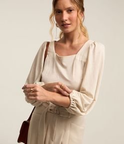 Blusa em Viscose com Decote Quadrado e Manga Bufante