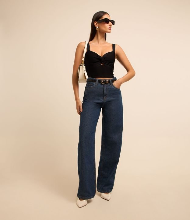 Blusa Cropped em Tricô com Decote Coração e Busto Torcido